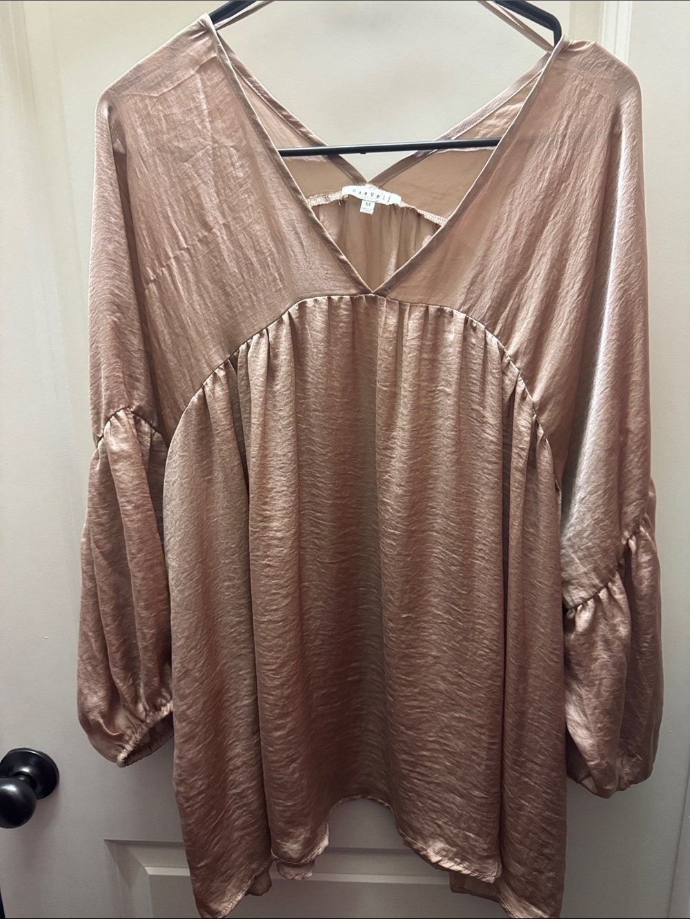 Satin V-Neck Balloon Sleeve Tunic in Blush Taupe